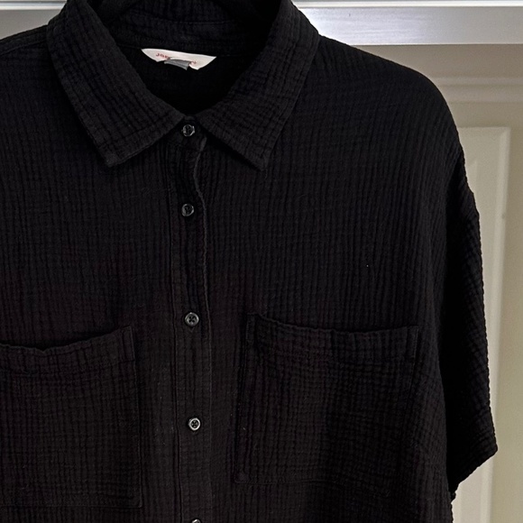 Joe Fresh Black Crinkle Pattern Short Sleeve Button-Up Top - Size 1X - Picture 8 of 8